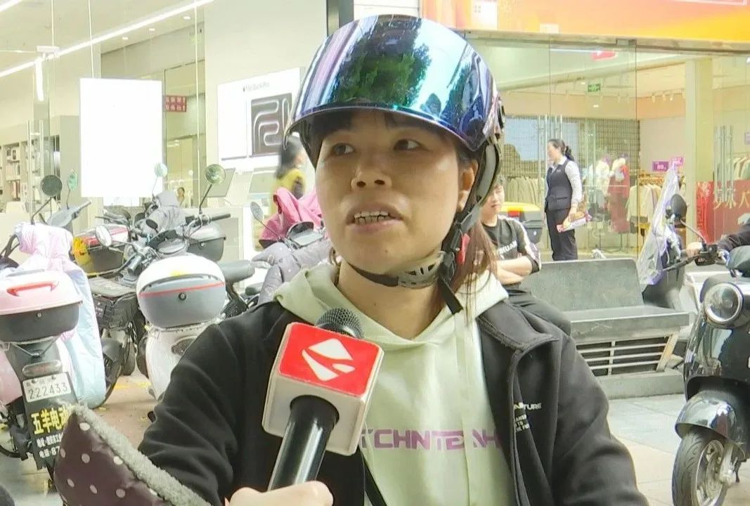 DƬ